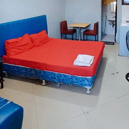 OYO 490 V-cat Apartelle Manila Esterno foto