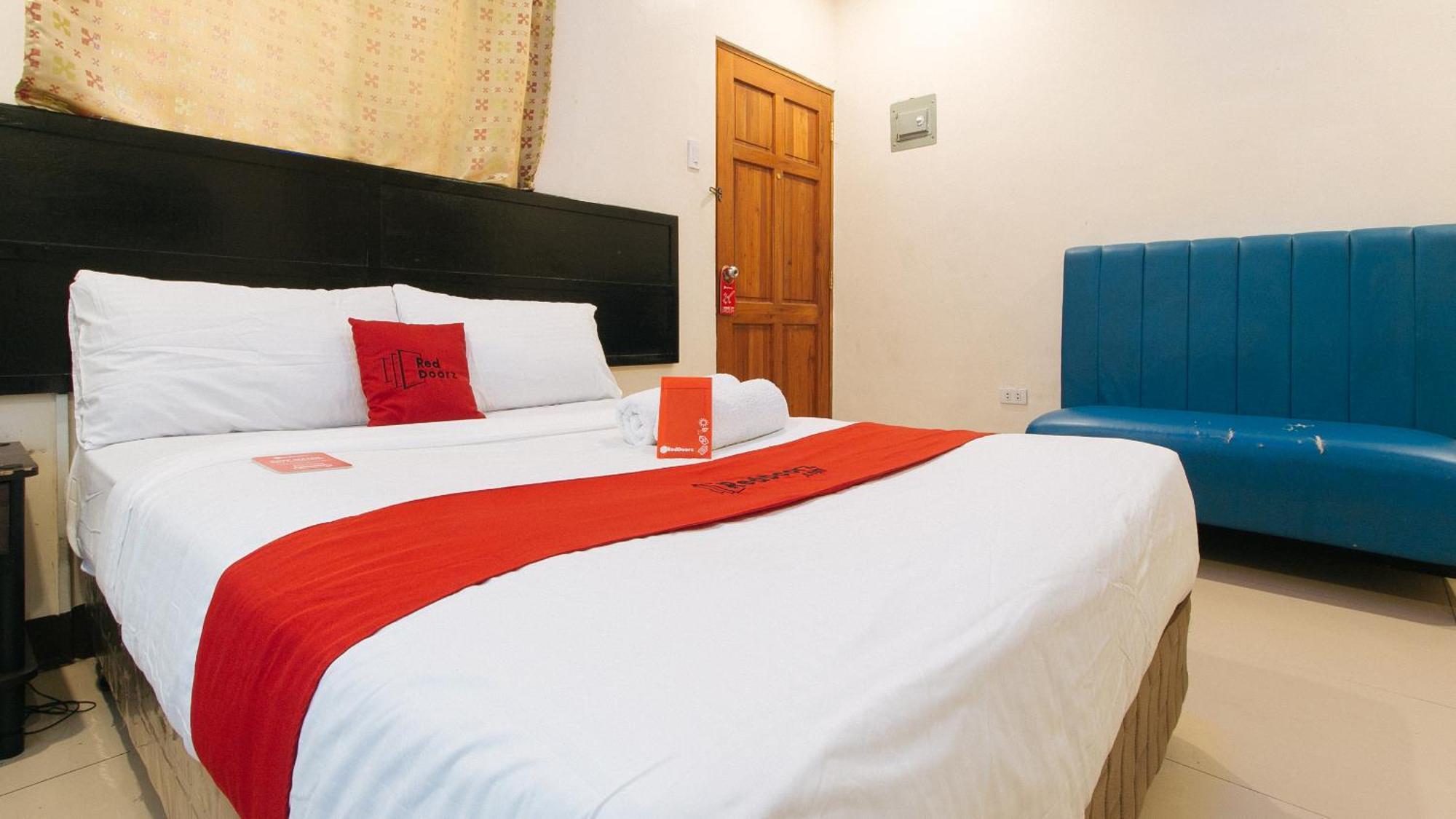 OYO 490 V-cat Apartelle Manila Esterno foto