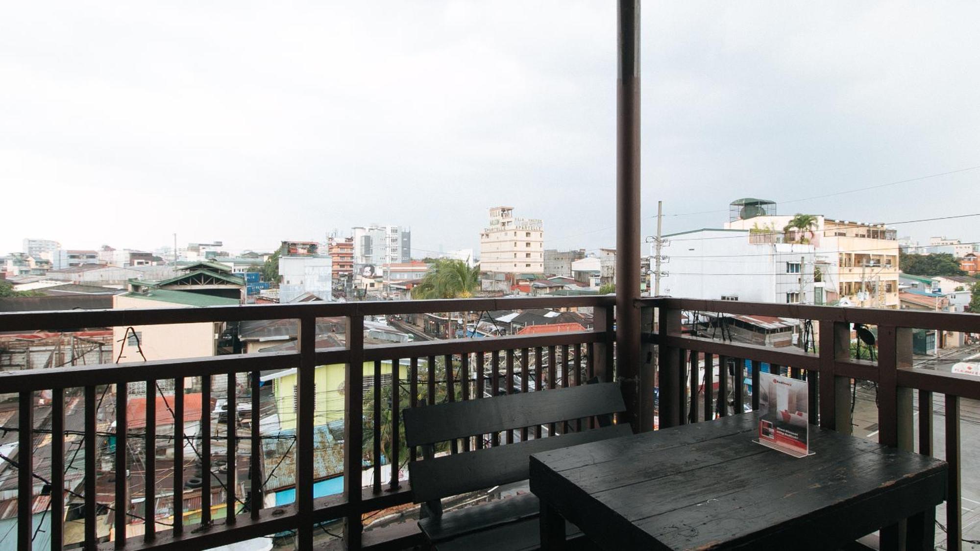 OYO 490 V-cat Apartelle Manila Esterno foto