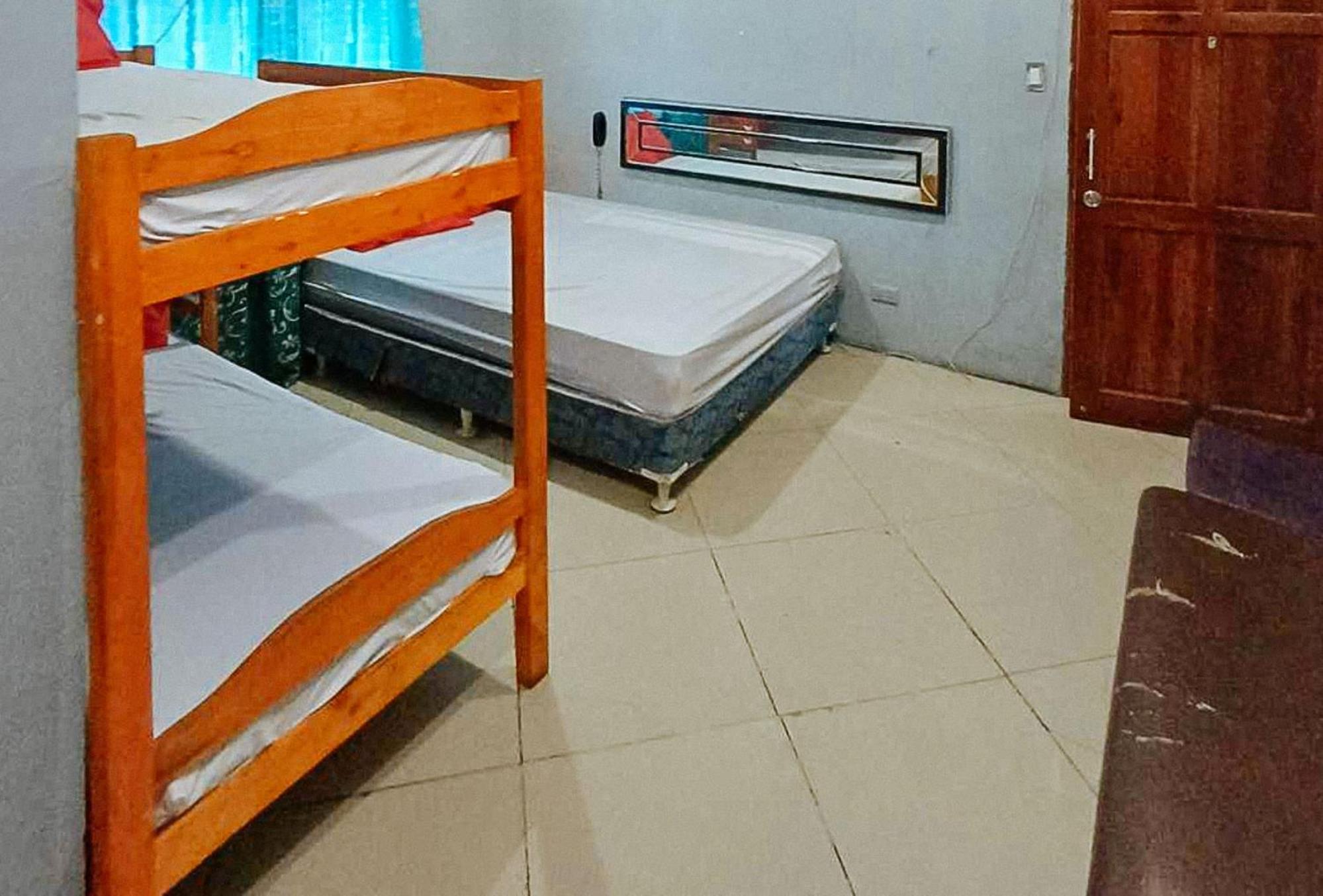 OYO 490 V-cat Apartelle Manila Esterno foto